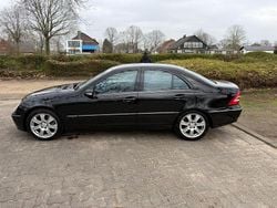 Schwarz Gebraucht 2005 Mercedes C320 Avantgarde Limousine | 3.000 € (Fairer Preis)