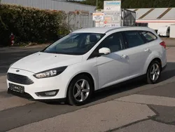 Weiß Gebraucht 2016 Ford Focus Limousine | 6.990 € (Fairer Preis)