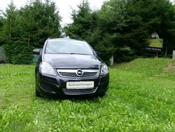 Schwarz Gebraucht 2014 Opel Zafira Family Van / Kleinbus | 5.200 € (Guter Preis)