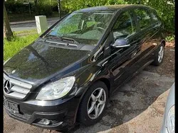 Schwarz Gebraucht 2011 Mercedes B180 Van / Kleinbus | 1.300 € (Superpreis)
