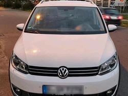 Weiß Gebraucht 2011 VW Touran Van / Kleinbus | 7.800 € (Teuer)