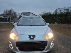 Grau Gebraucht 2012 Peugeot 308 Kleinwagen | 2.500 €