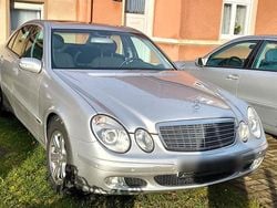 Silber Gebraucht 2003 Mercedes E200 Classic Limousine | 5.490 € (Guter Preis)