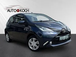 Blau Gebraucht 2015 Toyota Aygo X-play Kleinwagen | 4.490 € (Etwas zu teuer)
