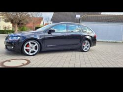 Schwarz Gebraucht 2013 Skoda Octavia Kombi | 10.500 € (Superpreis)