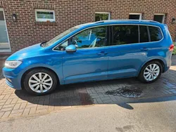 Blau Gebraucht 2016 VW Touran Highline Van / Kleinbus | 21.850 € (Fairer Preis)