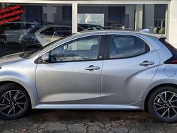Shimmering silber Gebraucht 2024 Toyota Yaris Hybrid Comfort Kleinwagen | 22.990 €