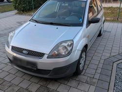 Silber Gebraucht 2010 Ford Fiesta Kleinwagen | 1.500 €