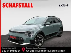 Gruen ((cge) cityscape grün met.) Gebraucht 2023 Kia e-Niro Spirit SUV | 27.979 € (Fairer Preis)
