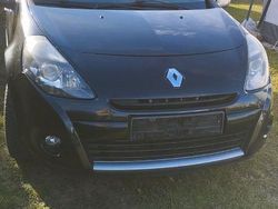 Schwarz Gebraucht 2010 Renault Clio II Dynamique Limousine | 3.900 € (Etwas zu teuer)