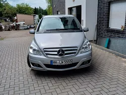 Grau Gebraucht 2011 Mercedes B180 Van / Kleinbus | 6.499 € (Fairer Preis)
