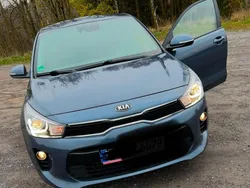 Blau Gebraucht 2017 Kia Rio Limousine | 9.800 € (Etwas zu teuer)