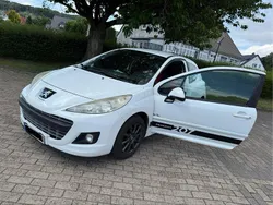 Weiß Gebraucht 2011 Peugeot 207 Limousine | 5.000 €