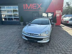 Grau Gebraucht 2005 Peugeot 206 CC Filou Cabrio | 2.990 € (Etwas zu teuer)