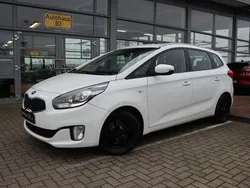 Weiß Gebraucht 2015 Kia Carens Edition 7 Van / Kleinbus | 7.997 € (Fairer Preis)