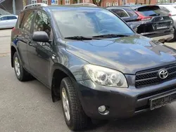 Grau Gebraucht 2007 Toyota RAV4 SUV | 3.900 €