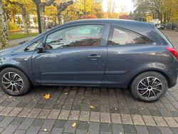 Blau Gebraucht 2006 Opel Corsa Kleinwagen | 1.950 € (Etwas zu teuer)