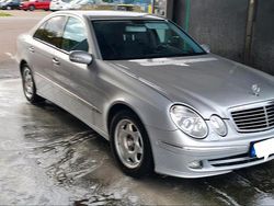 Silber Gebraucht 2005 Mercedes E200 Limousine | 3.000 €