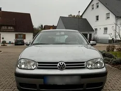 Grau Gebraucht 2003 VW Golf IV Edition Kleinwagen | 1.200 € (Guter Preis)