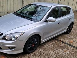 Silber Gebraucht 2012 Hyundai i30 Edition Kleinwagen | 4.800 €