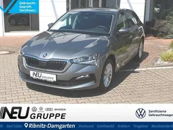 Grau (metallic) Gebraucht 2024 Skoda Scala Ambition Kleinwagen | 22.679 € (Fairer Preis)