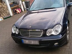 Blau Gebraucht 2007 Mercedes 180 Avantgarde Limousine | 7.400 €