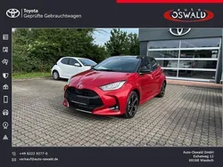 Rot Neu 2025 Toyota Yaris Hybrid Plus Kleinwagen | 32.100 € (Etwas zu teuer)