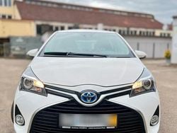 Weiß Gebraucht 2015 Toyota Yaris Hybrid Kleinwagen | 14.995 € (Fairer Preis)
