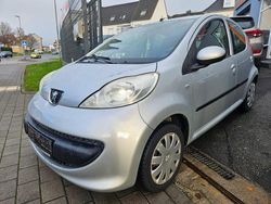Silber Gebraucht 2005 Peugeot 107 Kleinwagen | 1.690 € (Fairer Preis)