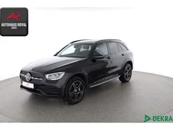 Schwarz (metallic) Gebraucht 2022 Mercedes GLC300e AMG SUV | 39.839 € (Etwas zu teuer)