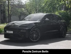 Tiefschwarzmetallic Gebraucht 2024 Porsche Macan Turbo SUV | 122.900 € (Guter Preis)