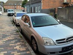 Grau Gebraucht 2002 Opel Vectra Limousine | 1.600 €