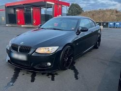 Schwarz Gebraucht 2011 BMW 320 Comfort Edition Coupé | 12.000 € (Teuer)