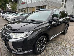 Schwarz Gebraucht 2018 Mitsubishi Outlander P-HEV Plus SUV | 18.500 € (Fairer Preis)