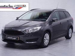 Grau Gebraucht 2015 Ford Focus Trend Kombi | 4.982 €