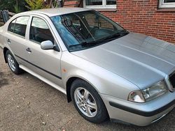 Silber Gebraucht 2000 Skoda Octavia Elegance Limousine | 2.950 € (Etwas zu teuer)