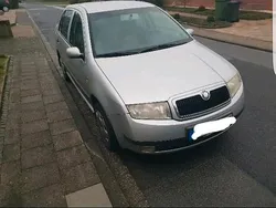 Silber Gebraucht 2002 Skoda Fabia Limousine | 1.100 €
