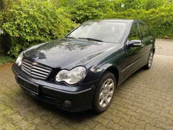 Smaragdschwarz metalliclack Gebraucht 2005 Mercedes C200 Limousine | 7.900 € (Teuer)