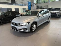 Gelb Gebraucht 2023 VW Passat Business Limousine | 21.990 € (Fairer Preis)