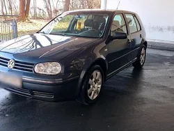 Grau Gebraucht 2003 VW Golf IV Limousine | 2.000 € (Fairer Preis)