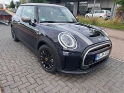 Enigmatic black metallic (metallic) Gebraucht 2023 Mini Cooper Kleinwagen | 21.900 € (Etwas zu teuer)