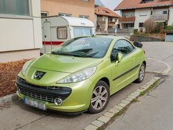 Grün Gebraucht 2008 Peugeot 207 CC Cabrio | 4.300 € (Fairer Preis)