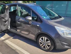 Grau Gebraucht 2011 Opel Meriva Van / Kleinbus | 2.750 € (Guter Preis)