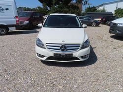 Weiß Gebraucht 2012 Mercedes B180 Van / Kleinbus | 8.100 € (Fairer Preis)