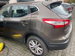 Braun Gebraucht 2015 Nissan Qashqai 360º SUV | 9.700 € (Fairer Preis)