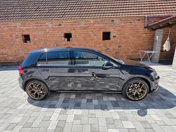 Schwarz Gebraucht 2016 VW Golf VII Highline Limousine | 14.300 € (Etwas zu teuer)