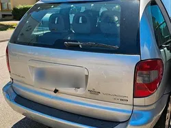 Silber Gebraucht 2004 Chrysler Voyager Van / Kleinbus | 3.500 € (Etwas zu teuer)