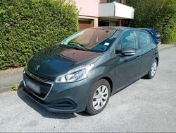 Braun Gebraucht 2016 Peugeot 208 Kleinwagen | 4.950 €