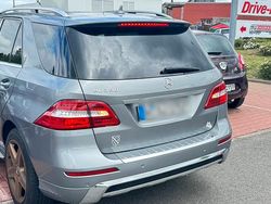 Grau Gebraucht 2013 Mercedes ML350 AMG line SUV | 20.900 € (Fairer Preis)