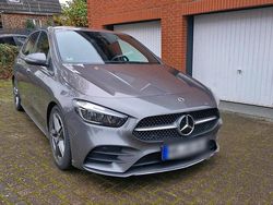 Grau Gebraucht 2023 Mercedes B180 AMG Van / Kleinbus | 29.200 € (Fairer Preis)